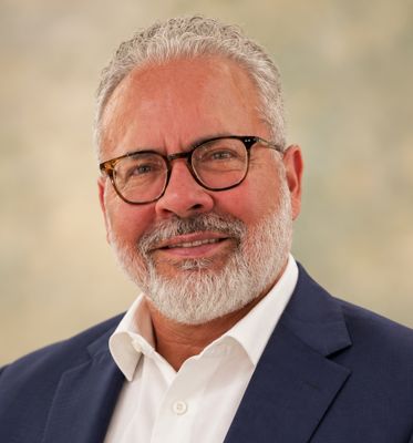 Dr. Reyes Topete, M.D.